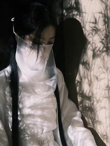 雲之羽，君與兮